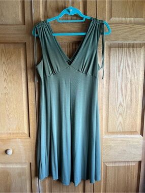 Green Sleeveless Dress